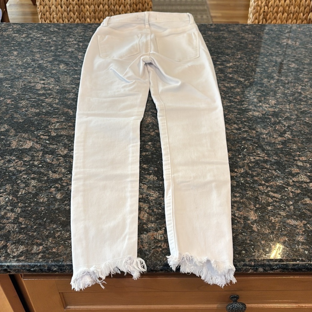 Tractr White Ankle Cropped Jeans with Distressed Details